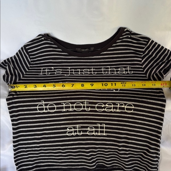 GENTLY WORN UNIQUE FOREVER 21 UNISEX BLACK & GREY STRIPPED TOP - Picture 6 of 10
